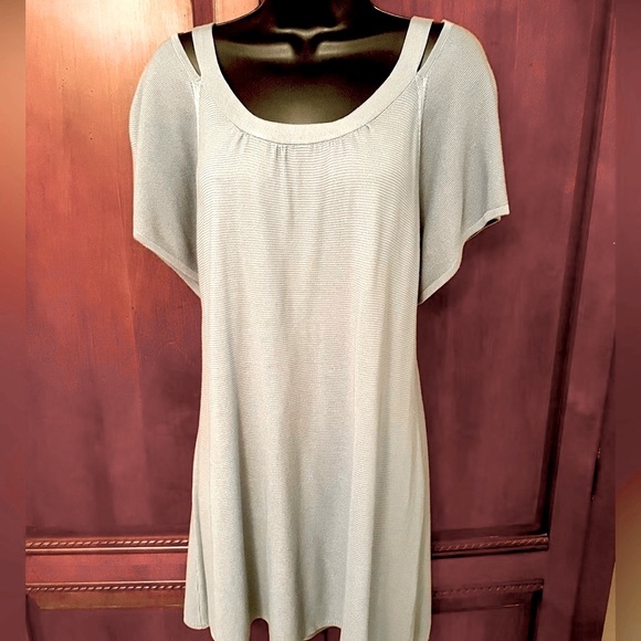 Joseph A | NWT Elevated Stone Blue Flutter Sleeve Cold Shoulder Tunic Sweater - Picture 2 of 13